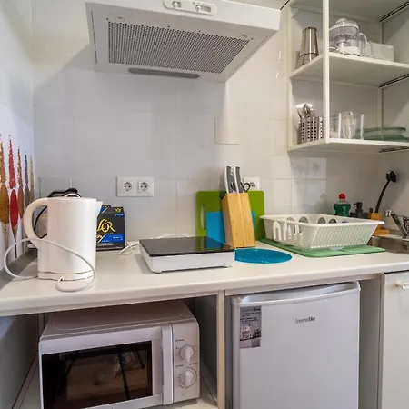 Apt. P/3 10' From The W/wifi In *