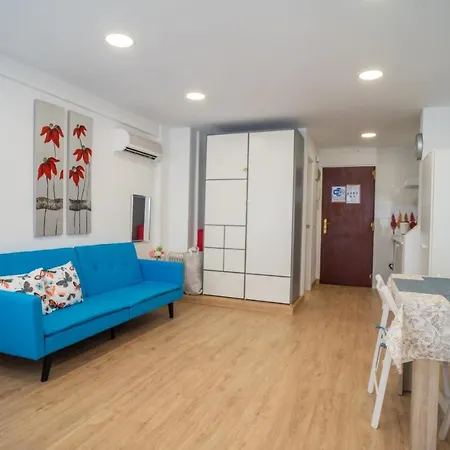 Apt. P/3 10' From The W/wifi In Torremolinos