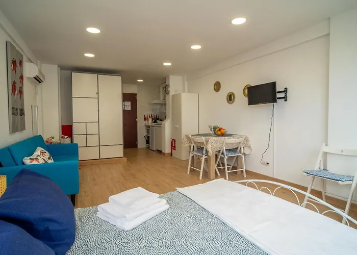 Apt. P/3 10' From The W/wifi In *