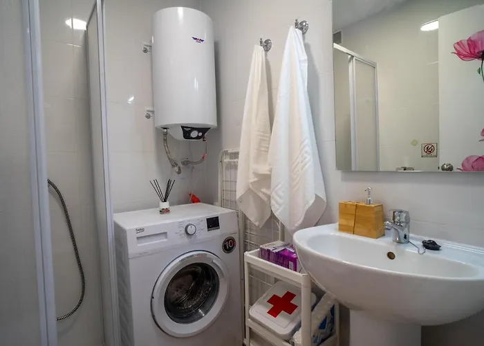 Apt. P/3 10' From The W/wifi In Torremolinos