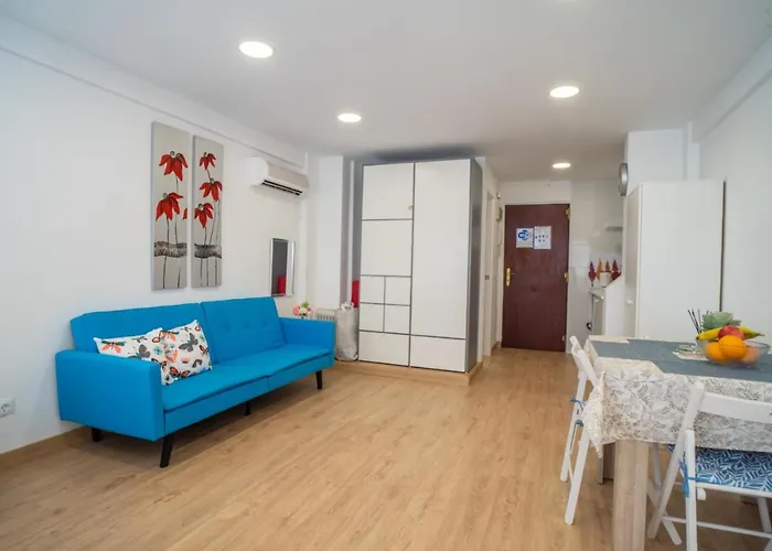 Apt. P/3 10' From The W/wifi In Torremolinos