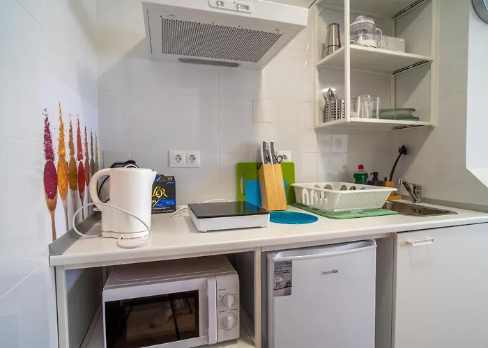 Apt. P/3 10' From The W/wifi In *